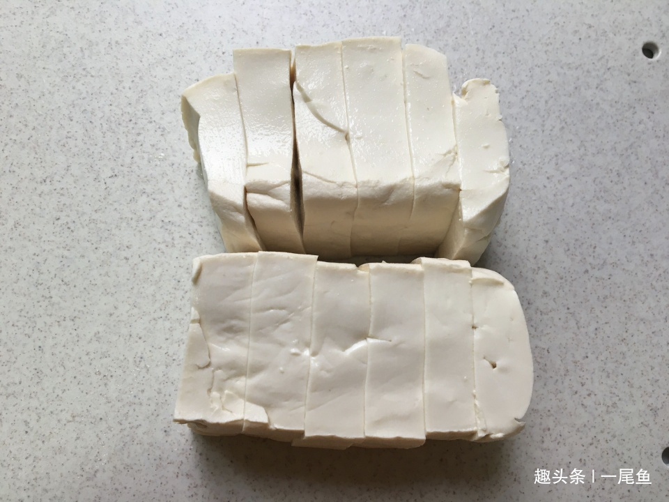 三月宁可不吃肉也要吃此菜,二块钱一斤,十分钟上桌,脆嫩多汁