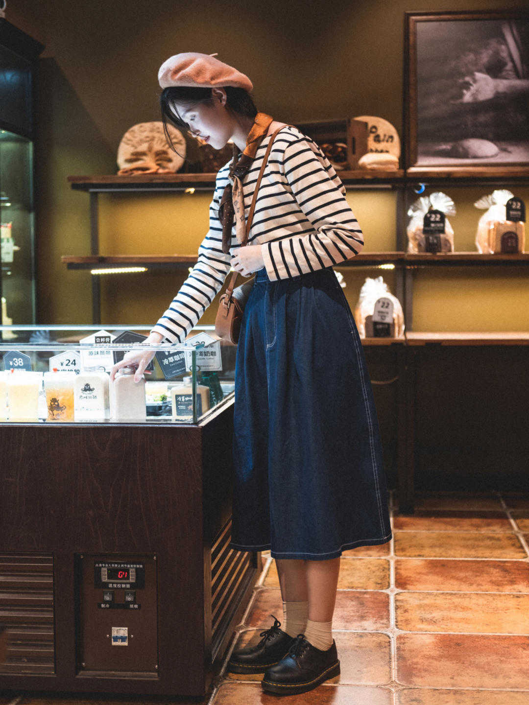 t恤|今年秋天，“牛仔裙”彻底火了，青春靓丽又显气质，时髦百搭