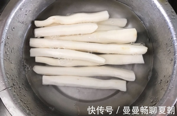 早餐给孩子做一份奶香山药饼,健脾胃,好消化