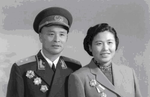 职务|按照职务资历，此司令仅授少将，老战友们力荐，将他抬成中将