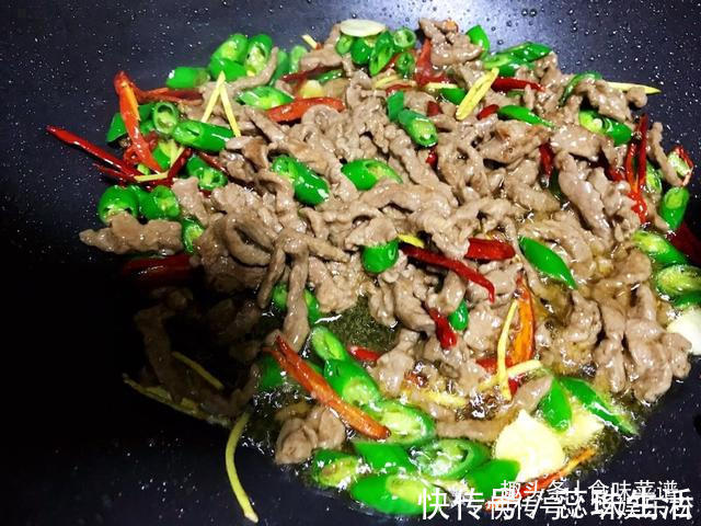 口感|炒牛肉，直接下锅炒不对！大厨教你一招，简单又快捷，口感还滑嫩