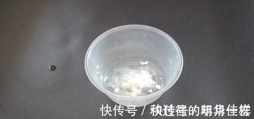 打包盒|塑料打包盒不要扔, 放在卫生间里有大用处, 能帮家里省下不少钱