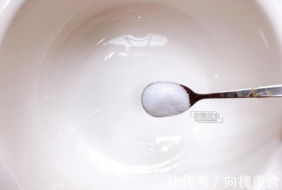 小苏打|吃了几十年菠萝,才知道菠萝用冷盐水泡是错的,教你正确做法