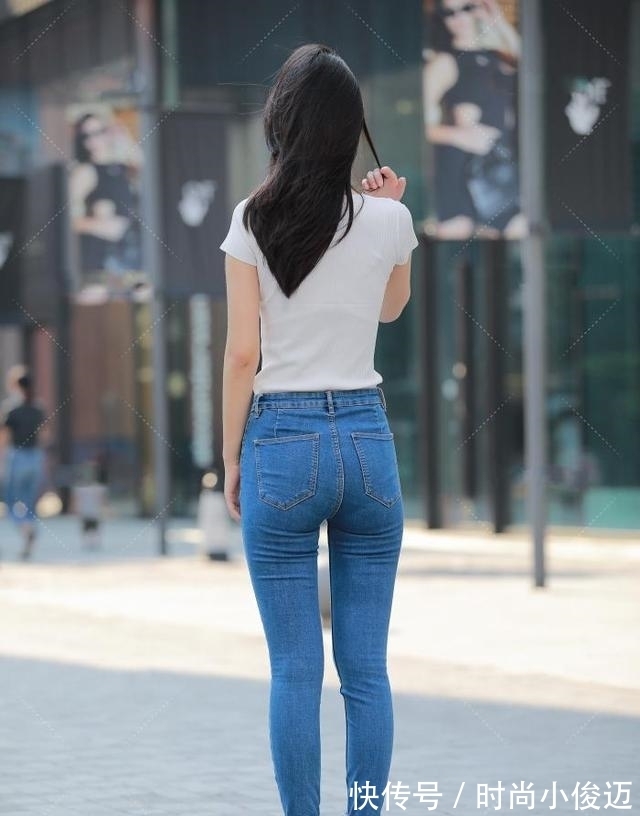 典雅|白色针织服搭配蓝色牛仔裤,朴素典雅,清新时髦