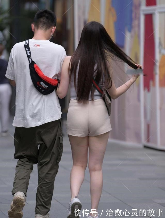 防晒衫 淡紫色针织衫,搭配修身裤,更显休闲随意,时尚大气范!