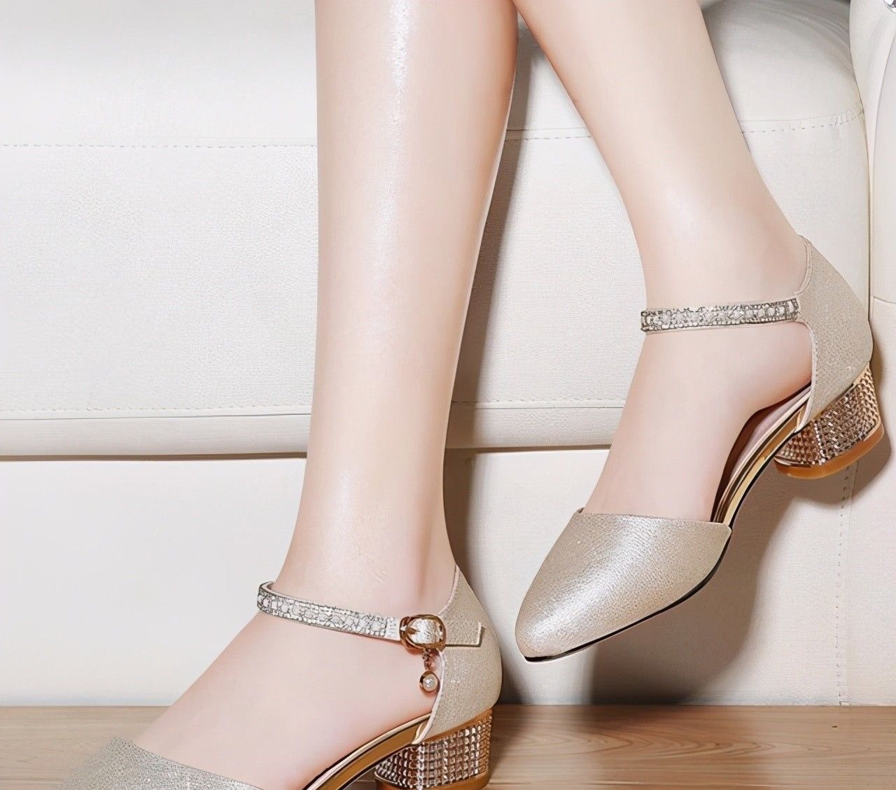 尖头 女神夏日必备高跟鞋,让你性感加倍,美丽加分,魅力绽放