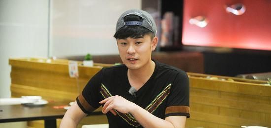 跑男中隐形的富豪,豪宅不输李晨迪拜别墅,王思聪是他邻居