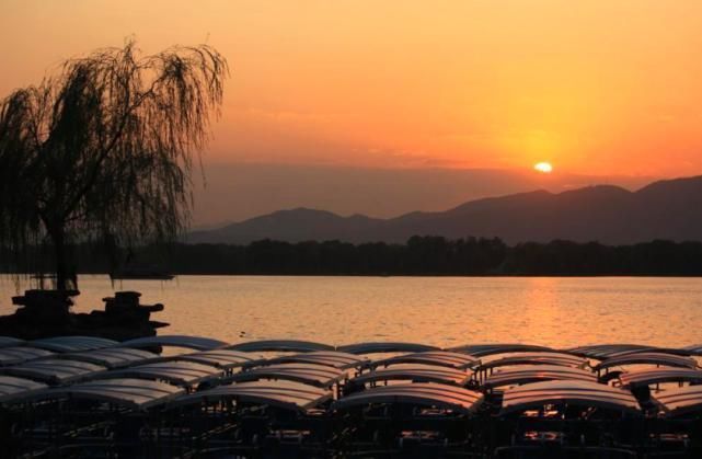 乐游原#李商隐的这首诗,全文近似口语,读后却发人深思