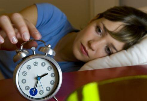 凌晨|凌晨3、4点醒怎么办？神经科医生：做好“2忌3吃”，失眠或慢慢好