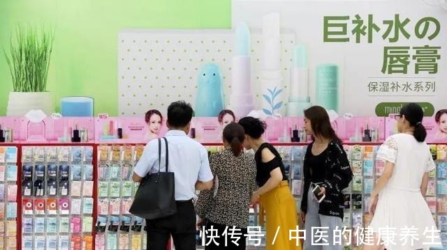 彩妆|你不知道吧原来这些化妆品都是白云造 →！