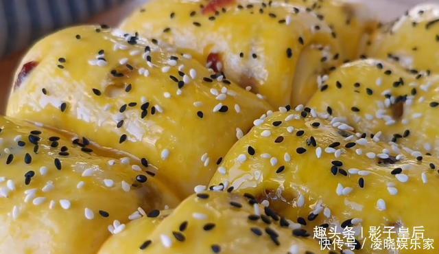 面粉里加2个橘子,不用揉面,不烤也不烙,筷子一搅,营养又解馋