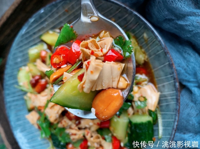 万能|调凉菜,只加生抽是外行!教你万能凉拌汁,酸辣爽口,调啥都好吃