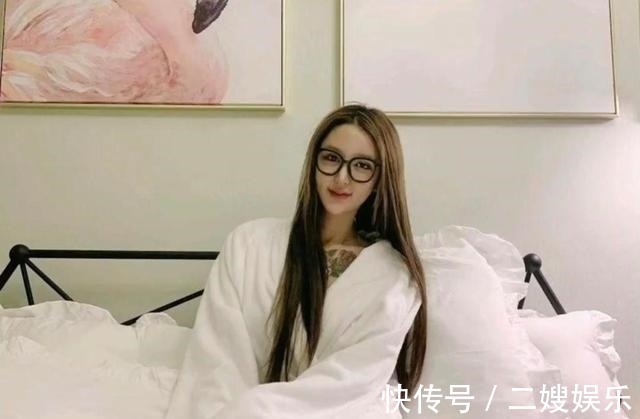 东北女孩 8年的整形手术花费了100多万,光额头就打了200多支玻尿酸