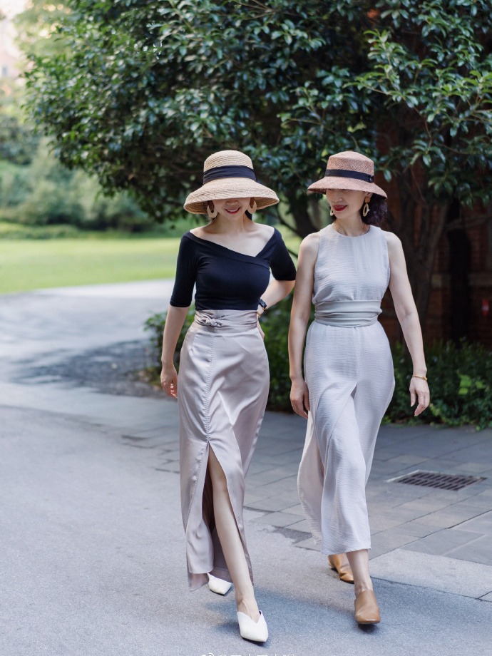 神仙母女 “神仙母女”初秋这样穿搭真减龄,奔四奔五穿出少女感,美成姐妹