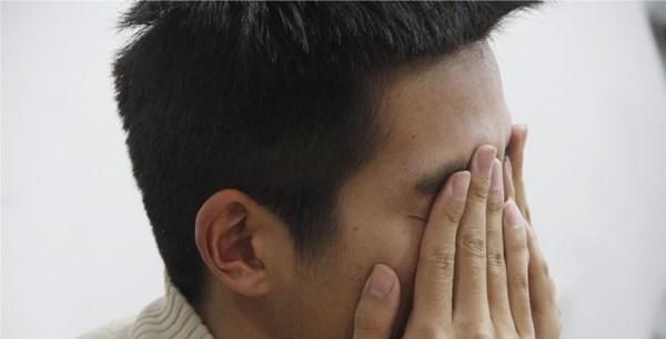 嫌弃|男性用过的枕头，为啥总是黄黄的医生作出解释，女性别嫌弃