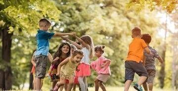 孩子|4岁男孩出去郊游后,他总是说耳朵疼,医生点了灯,父母害怕退后