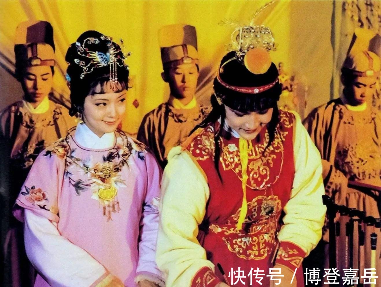 红楼梦|元春作为宝玉的亲姐姐，为啥却舍弃了黛玉？看看怡红院匾额内容