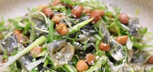 女人到中年，多吃这道菜，胶原蛋白胜过鸡脚猪皮，每周吃3次最佳