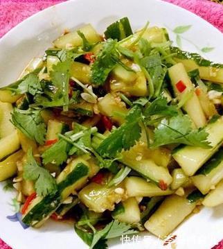 大厨|做凉拌黄瓜,最忌直接加盐!大厨教你正确做法,酸脆可口特入味!