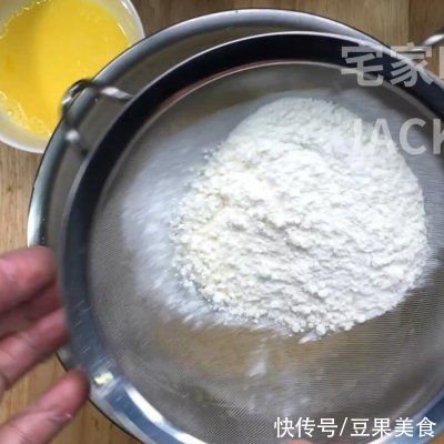 鸡蛋|柠檬夹心磅蛋糕，入口层次丰富，甜而不腻，口齿留香，滋味无穷