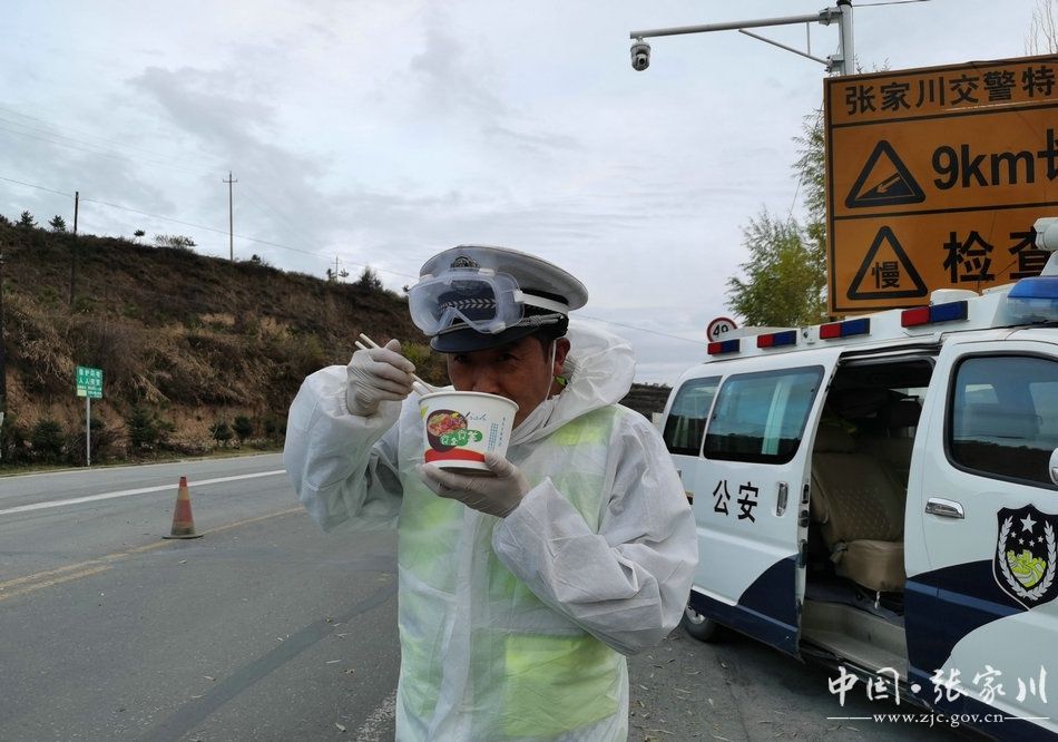 白晶|【疫情防控 一线报道】警医深情 战疫路上一家人