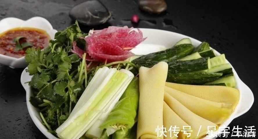 美色|周末回家，妈妈做了一大桌，味美色鲜，尤其是最后一道菜真好吃