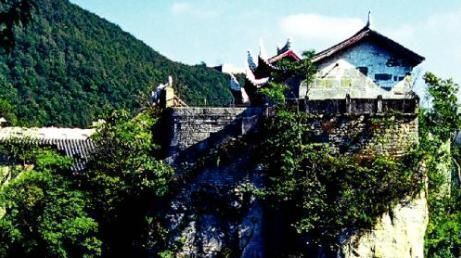 建在|中国一建在悬崖的古寺，长得像城堡，却悬浮半空400年屹立不倒