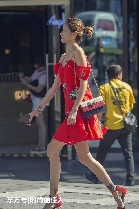 凸显|条纹设计的抹胸上衣,凸显身材曲线的效果非常好,而且还很凉快