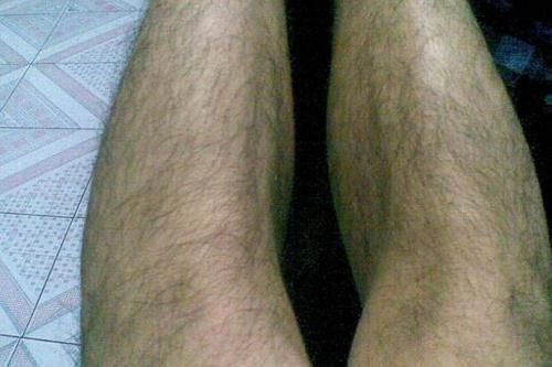 日常生活中|腿毛旺盛和没有腿毛的男人,两者有什么不同?医生说出了答案!