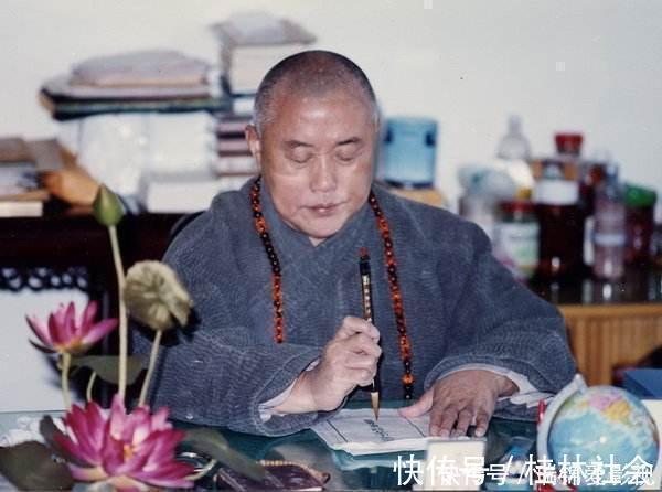 般舟三昧$妙莲老和尚:9岁出家,曾闭关20年之久,连刘德华都拜他为师