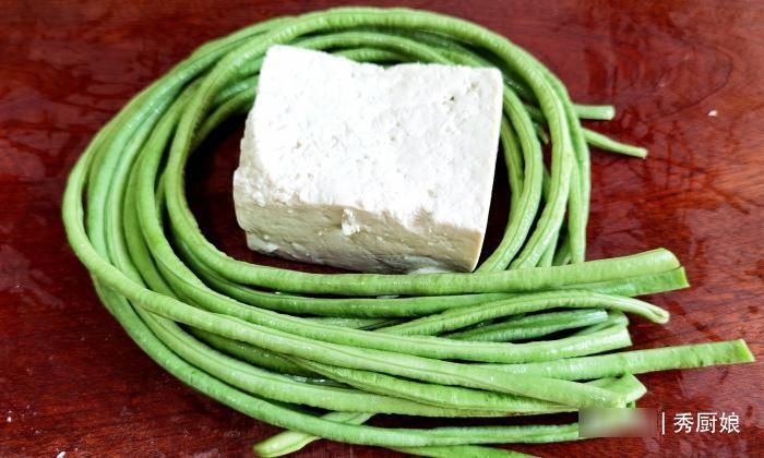 豆角|三伏天可以不吃肉，碰到此菜别手软，一斤不到2块钱，鲜美又营养
