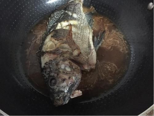 鲫鱼|鲫鱼刺多不如吃它，1根大骨无小刺，1斤6元便宜还实惠