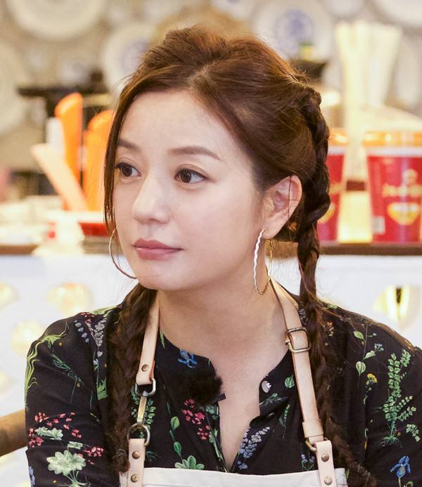 大幂幂 女人40别总披头散发,很显老,试试这4款发型,气质好到让人羡慕