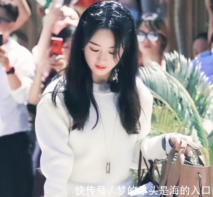 披肩|赵丽颖约姐妹做客《中餐厅5》，颖宝毛衣毛拖，造型是认真的吗？