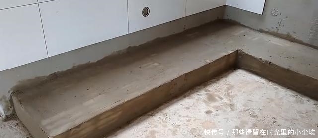 瓦工|瓦工给橱柜加了一层底座,完工后太实用,邻居看了都想重做