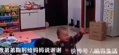 弟弟妹妹|暖心哥哥教弟弟说“谢谢”,结果让宝妈很感动,家有二胎让人羡慕