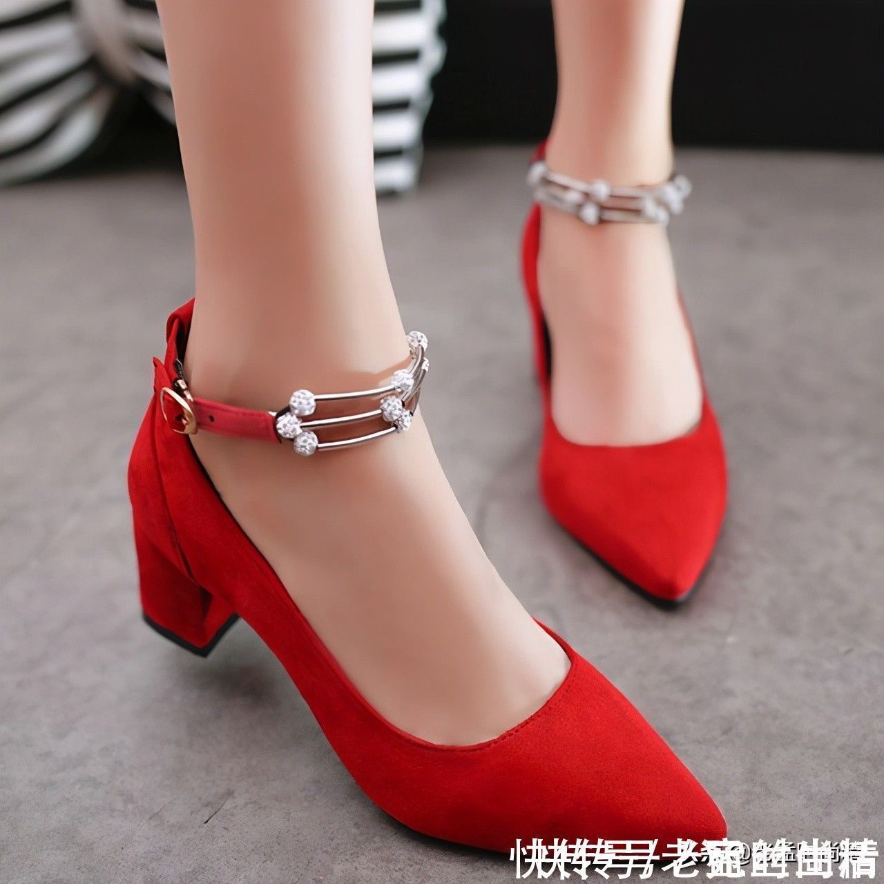大气 谁说红色高跟鞋只能结婚穿?今年巨流行这样,耀眼却不张扬