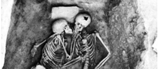 情侣!最深情的情侣,一吻持续了2800年,专家:已经成为了世界文物