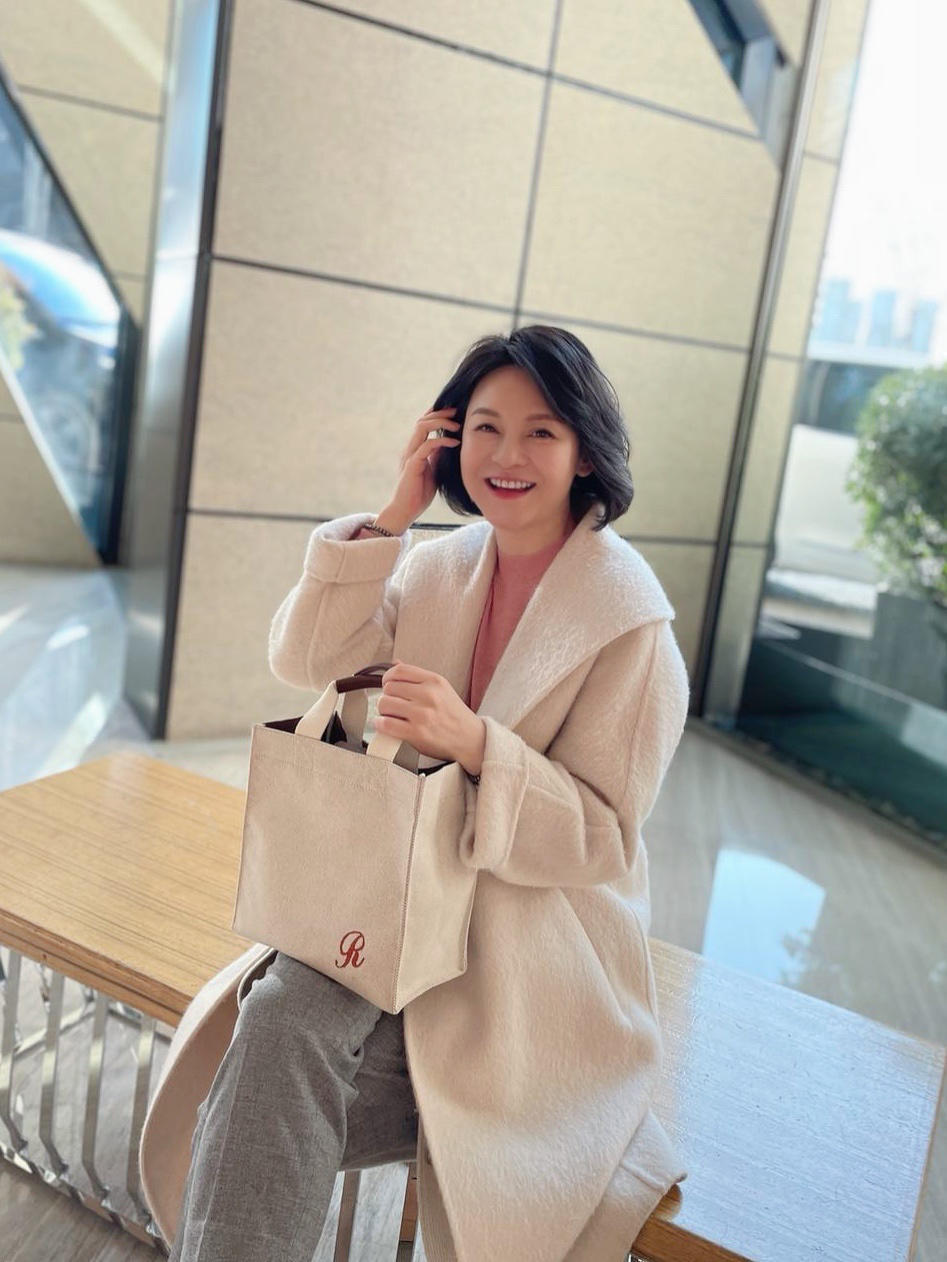 打底衫|50+女人不能错过的羊绒大衣,入冬这么搭优雅又好看,简约不挑人