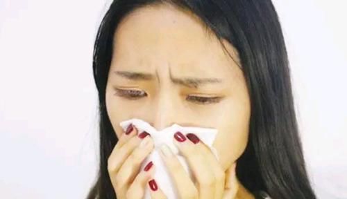 鼻子两侧的白色分泌物是什么东西?为何越挤越多?一起来了解一下