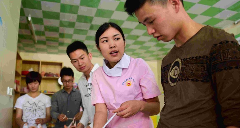 中国人|28岁产妇分娩大出血,丈夫悉心照顾孕妈,出病房之后却立即离婚