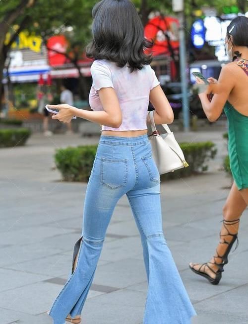 牛仔裤 试试“阔腿牛仔裤”吧,清爽简约又时尚,搭配抹胸性感迷人