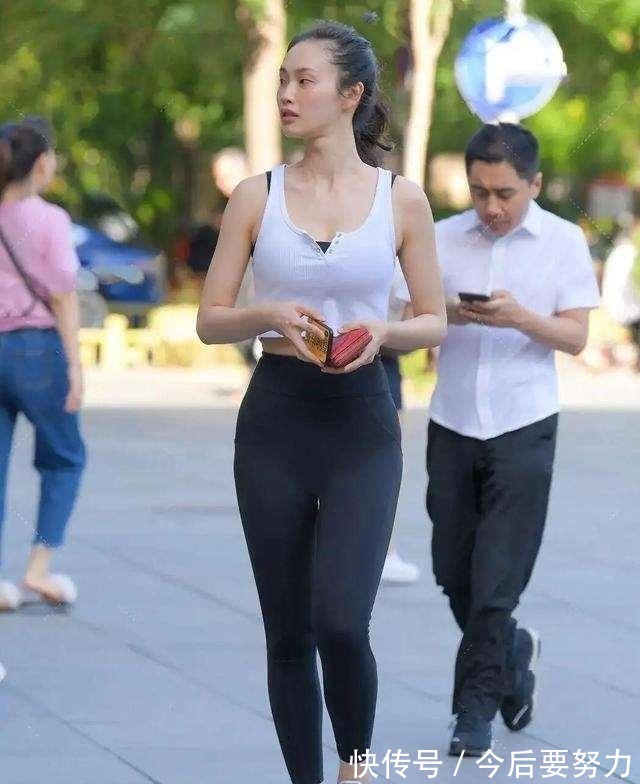 穿搭 魅力十足的瑜伽裤穿搭舒适不失自在感,拉伸身材曲线,温柔浪漫!