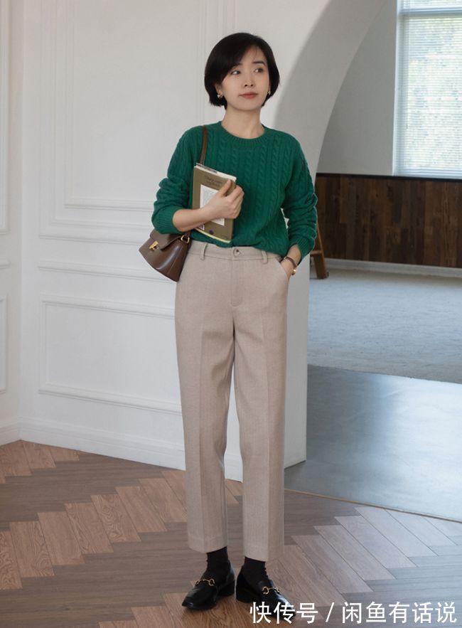 耐磨性|难怪小脚裤失宠了,现在中年女人爱穿“阳离子裤”,百搭又显气质