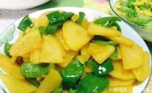 土豆和此物一起炒,每天炒一盘,血管通畅了,淡化雀斑,早食早好