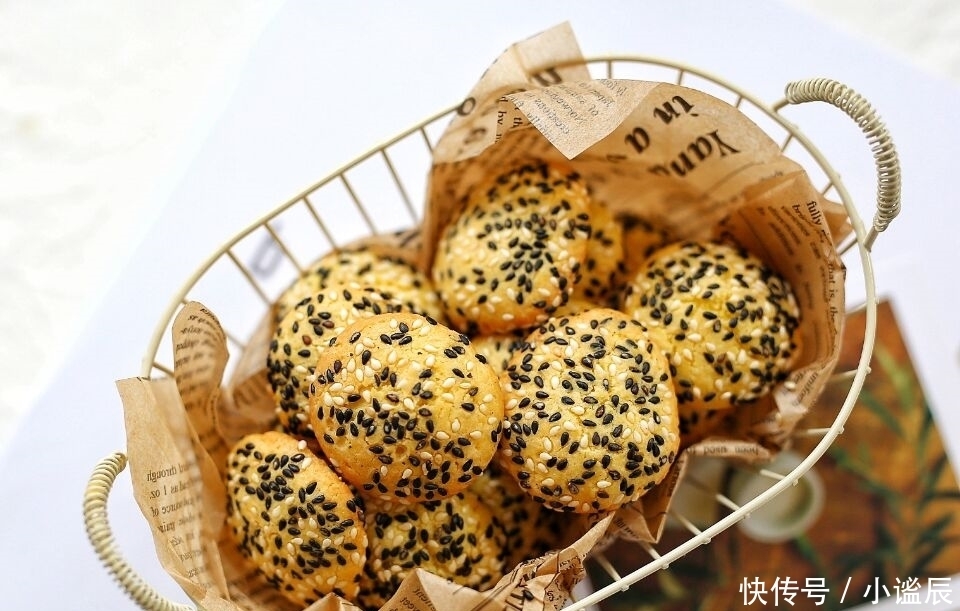 鸡蛋别再炒着吃了,做成小零食,酥香可口,孩子一口气能吃10个