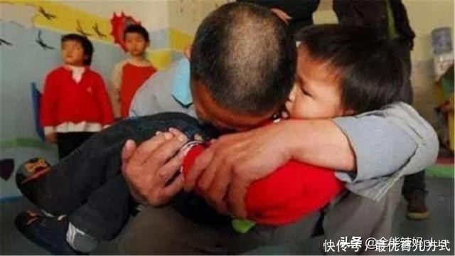 父母|专家怒批家长“接送孩子”:会毁孩子一生!网友:您有孩子吗?