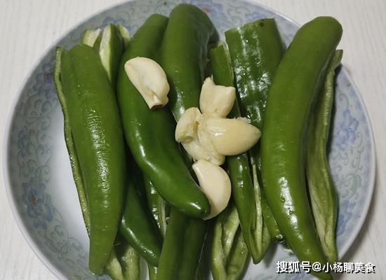 糖醋辣椒|家常青椒新做法，便宜又好吃，这样炒一大盘，好吃到舔盘子