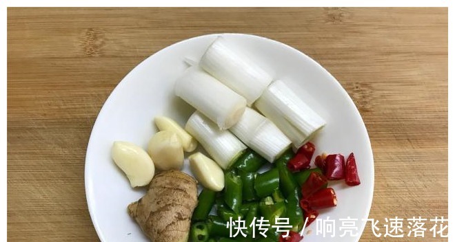 蛤蜊|鸡翅新吃法，和天下第一鲜一起煮，鲜嫩开胃，下酒下饭，真过瘾！