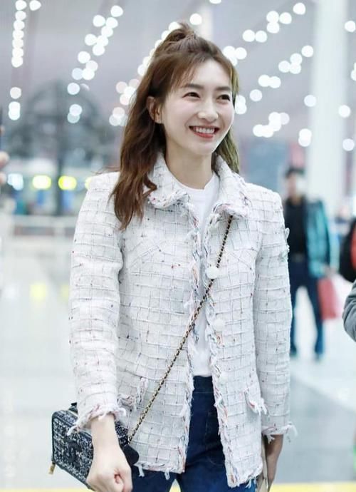 波波头|圆脸女孩一定要拒绝中分，显脸大还俗气，这几款发型才适合你